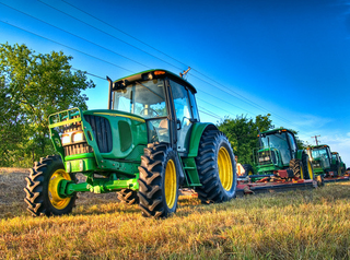 Illustration for article titled Awesome HDR Gallery Of John Deere Goodness